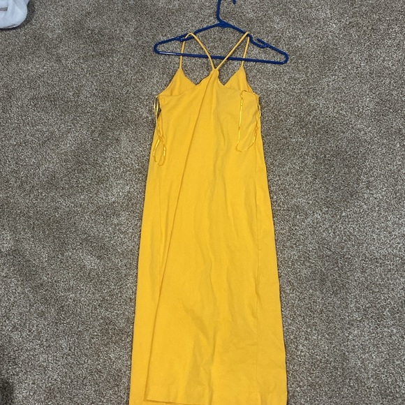 A medium Zara dress that is fairly stretchy! - Picture 2 of 3